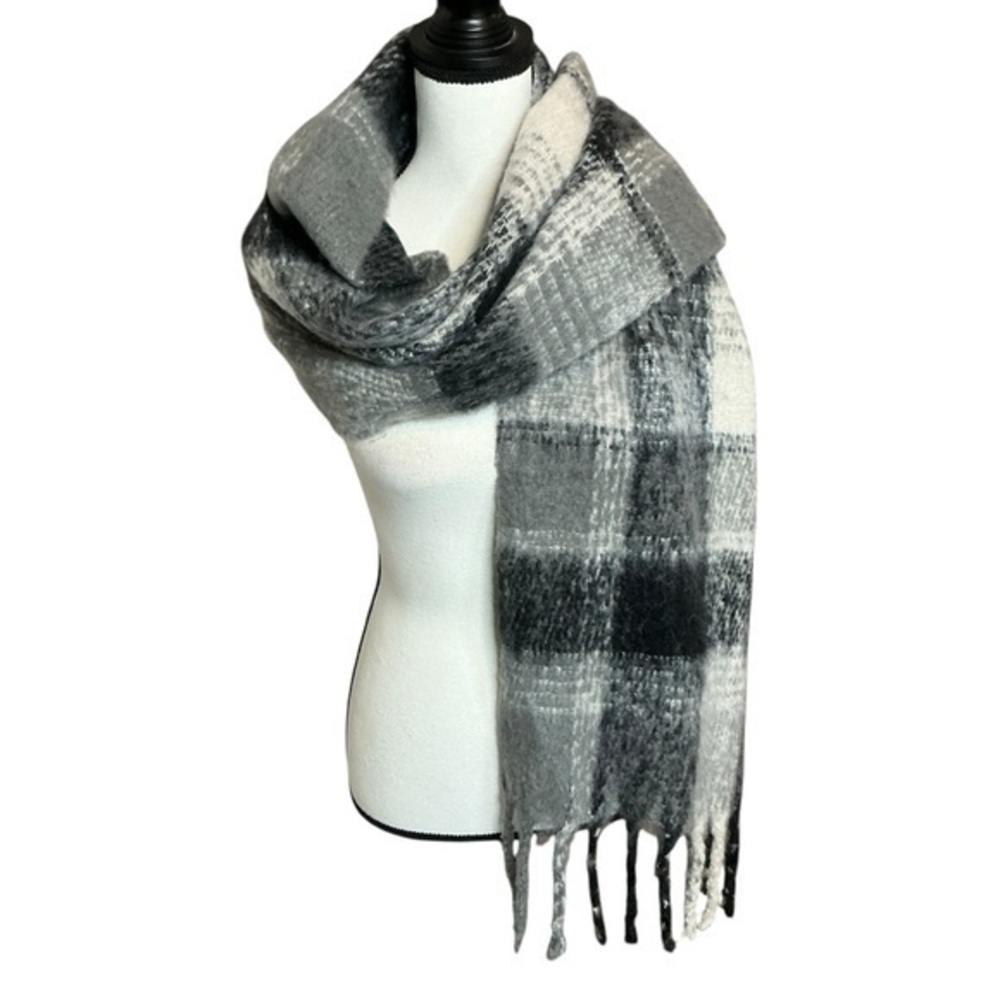 Jack & Missy Oversized Scarf Black Gray Cream Plaid Fuzzy‎ Wrap Scarf Tassels